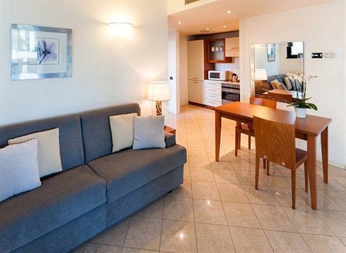 Aparthotel Cosmo 4*